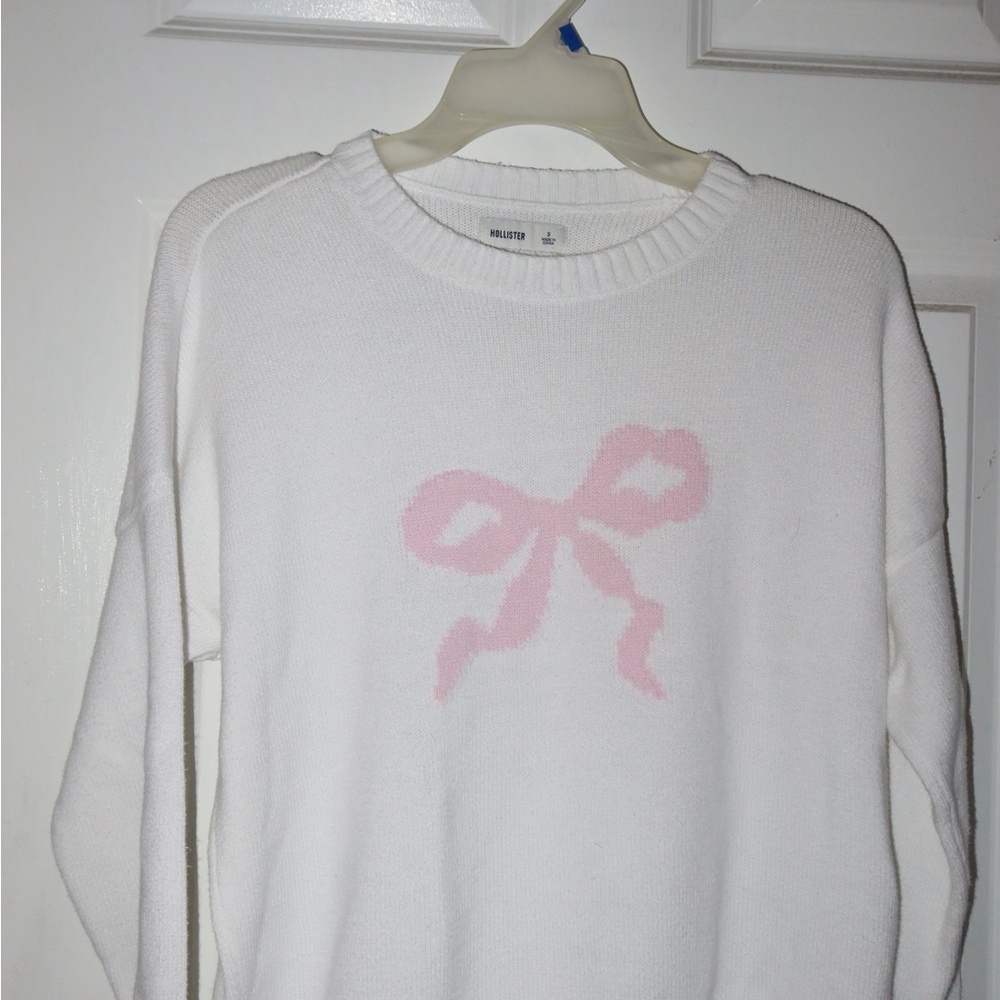 Hollister Women's White Sweater with Pink Accent